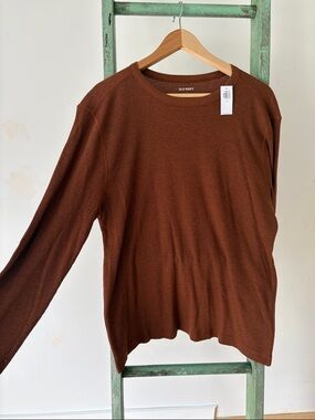 Old Navy Men’s Long Sleeve Crewneck Top — Rust